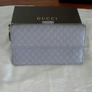 Gucci Taupe leather wallet. Guccisima Collection.